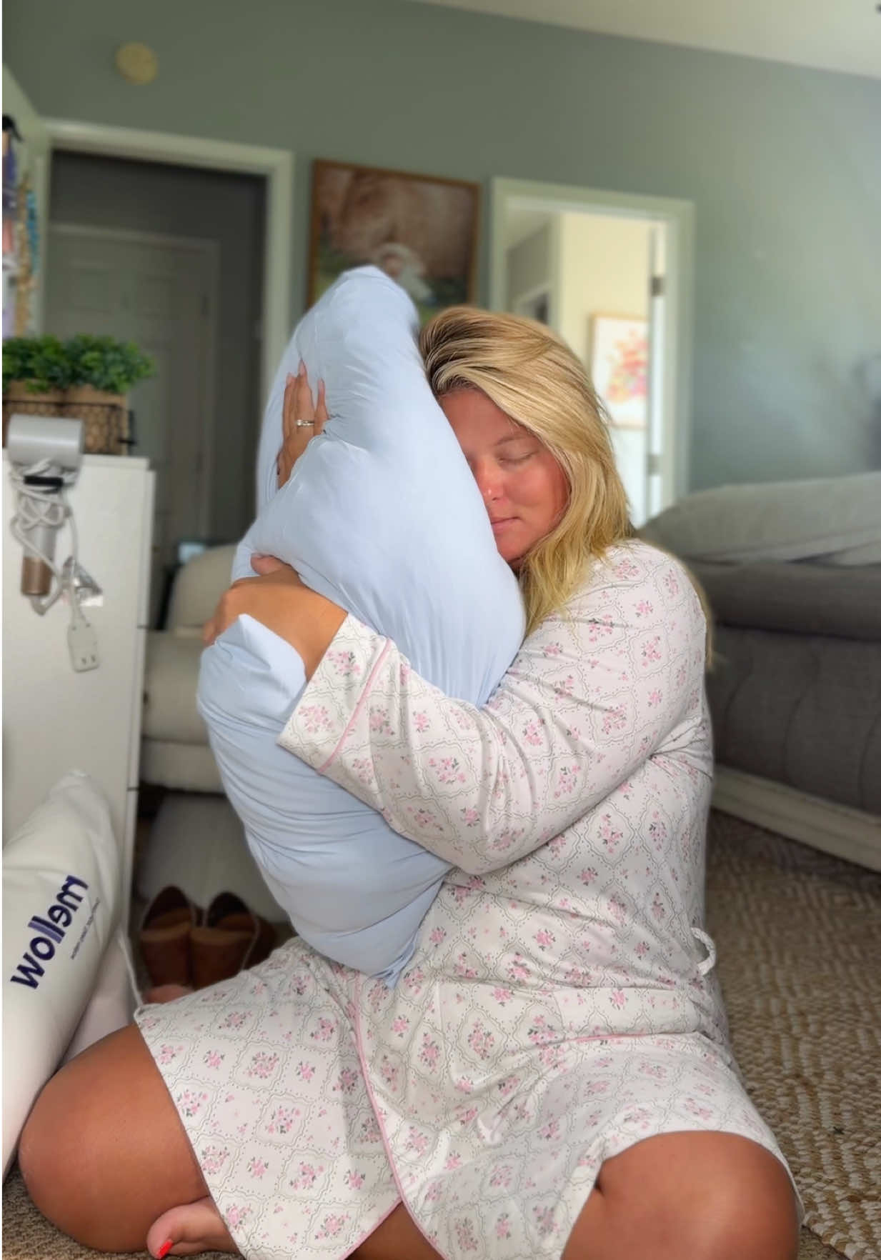 TikTok post by @deannaa___ for Mellow Sleep. Caption reads: Smooth, cold, and sooo silky soft! @Mellow Sleep....