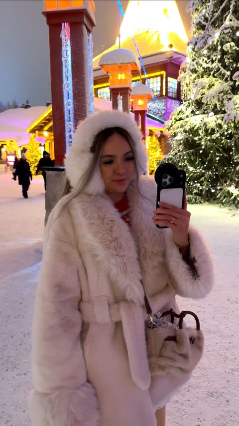 Instagram post by @postcardsfrom.tina for SmallRig. Caption reads: What a day in Finland looks like during the polar....