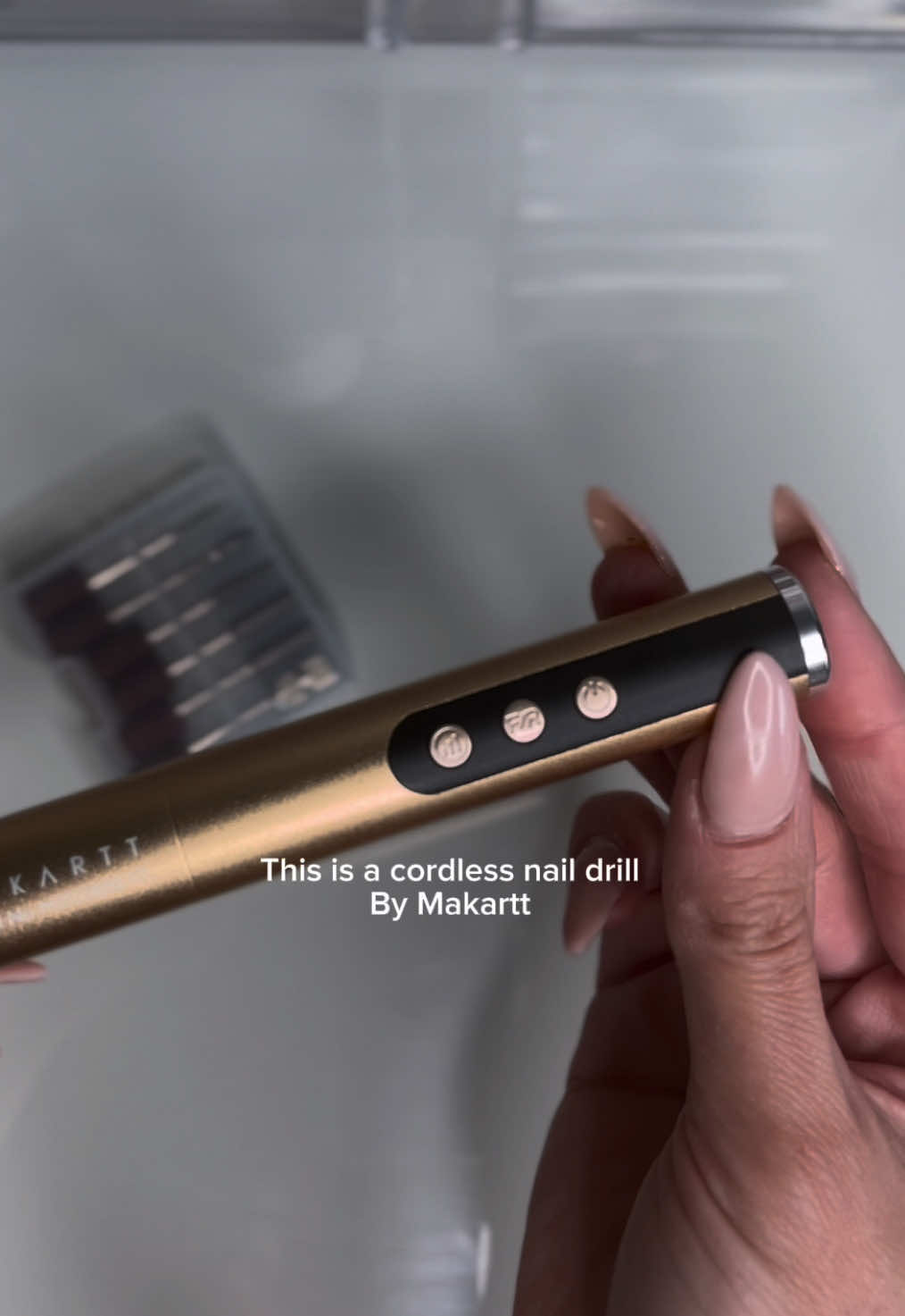 TikTok post by @giselle_natalin for Makartt. Caption reads: [...] easy to use, and beginner friendly!....