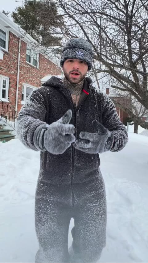 Instagram post by @thiago.morare for Nasty Pig. Caption reads: [...] is: Frozen Slay lol. 🤣🧊
Snowsuit 🧸....