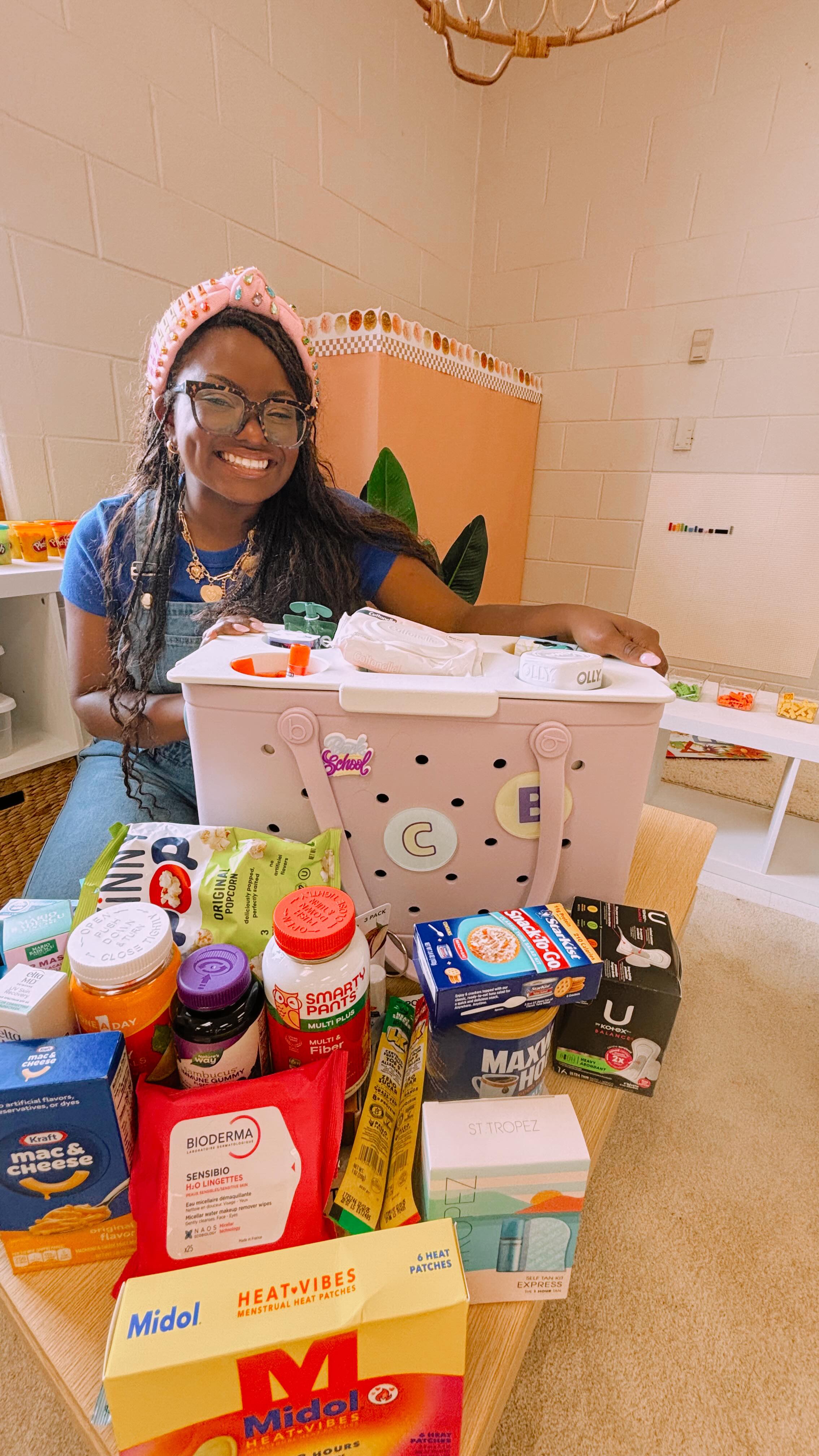 Instagram post by @kinder.and.kindness for Crayola. Caption reads: W O W 💜😲✨
•
•
•
omg thank you @amazon! i’m so so....