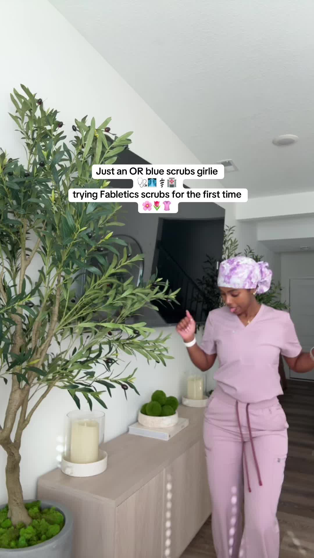 TikTok post by @hanasophiie for Fabletics. Caption reads: [...] 😂 Color: Rose Quartz shop at:....