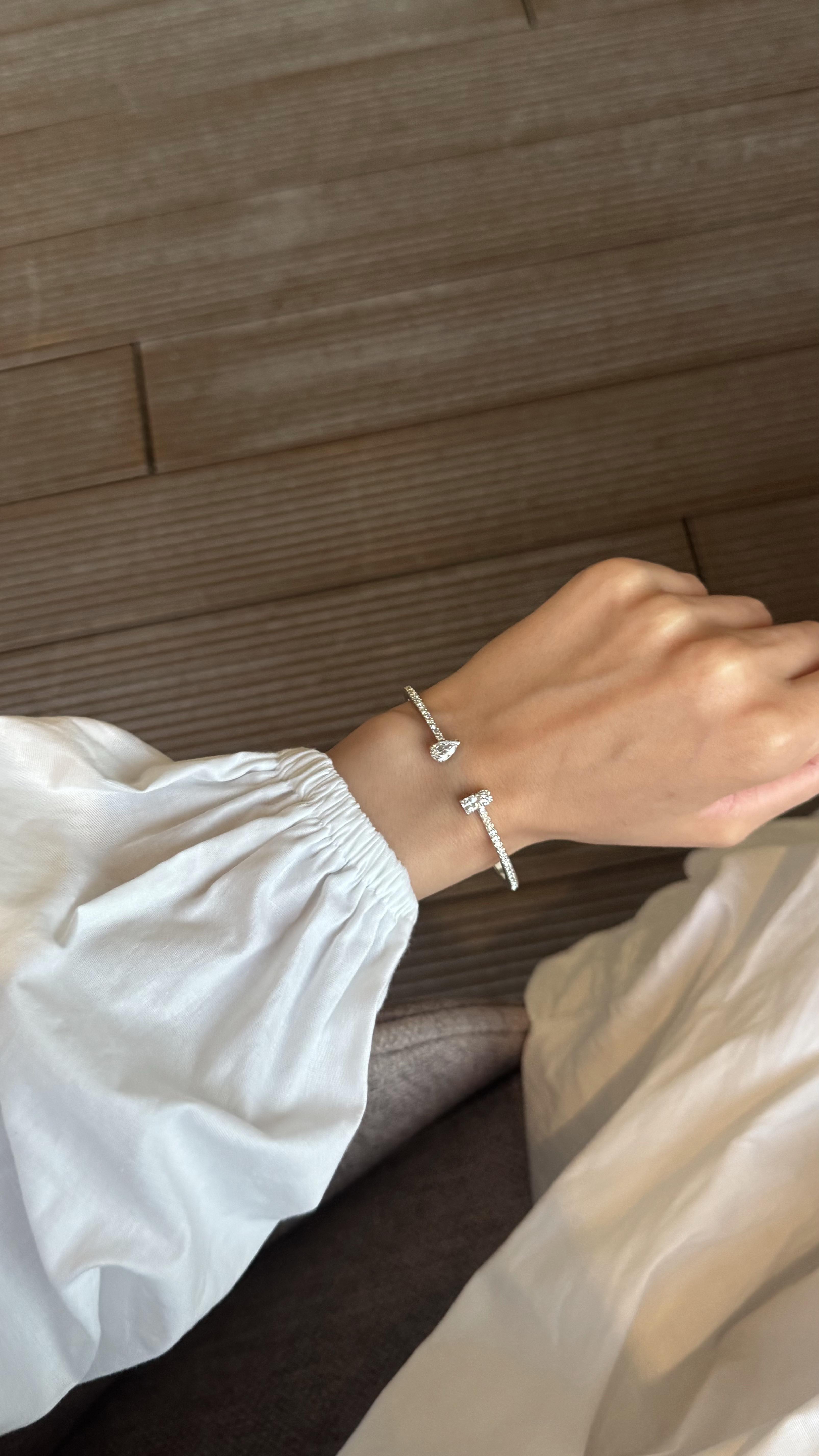 Instagram post by @millastanza for BUTTONSCARVES. Caption reads: So excited for shooting @buttonscarves 

Did you....