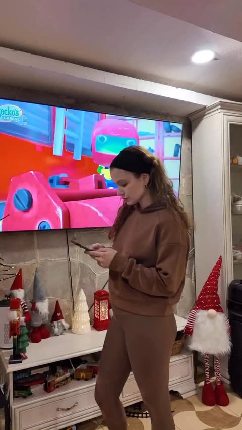 Instagram post by @tika.creator for Pinspark. Caption reads: POV: surprising mom with Pinspark turned into the....