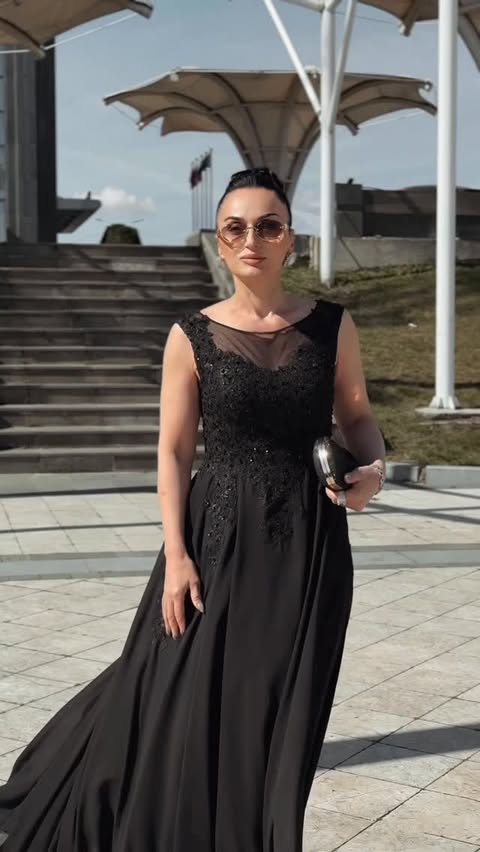 Instagram post by an influencer for Glamlora. Caption reads: This dress from Glamlora perfectly emphasizes....