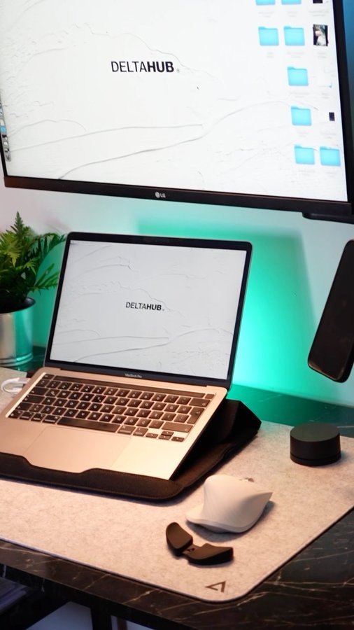 Instagram post by @omar.dakelbab for DeltaHub. Caption reads: [...] bag: sleeve, bag, stand 🥰😍 thank you....