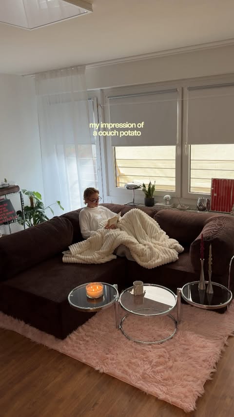 Instagram post by @josephinebuecheler for OMHU. Caption reads: Anzeige | it’s perfect @omhu_cph.