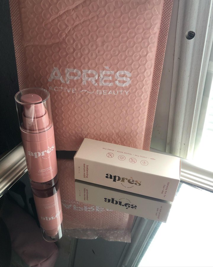 Instagram post by @strwbry.switxhblade for Après Beauty. Caption reads: best clean beauty essential to have! so refreshing....