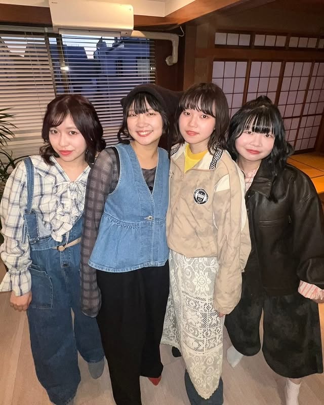 Instagram post by @haku___official for Freak's Store. Caption reads: ꙳✴︎Music Video 公開中✴︎꙳ 「奥二重で見る」のMVでは、....