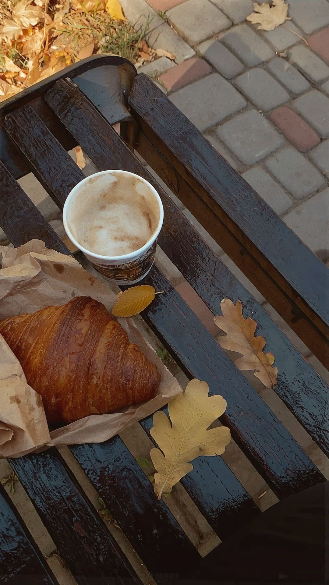 Instagram post by @marie.siegler for Smilodox. Caption reads: SMILODOX BLACK FRIDAY SALE -70%!! 🖤 Code: xmarie....