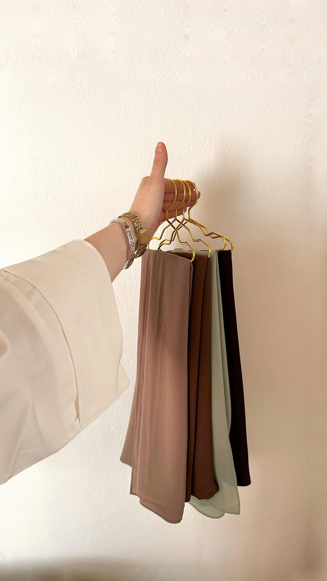 Instagram post by @irem.an for NYVA. Caption reads: All Magnetic Chiffon Hijabs are from @nyvascarves....