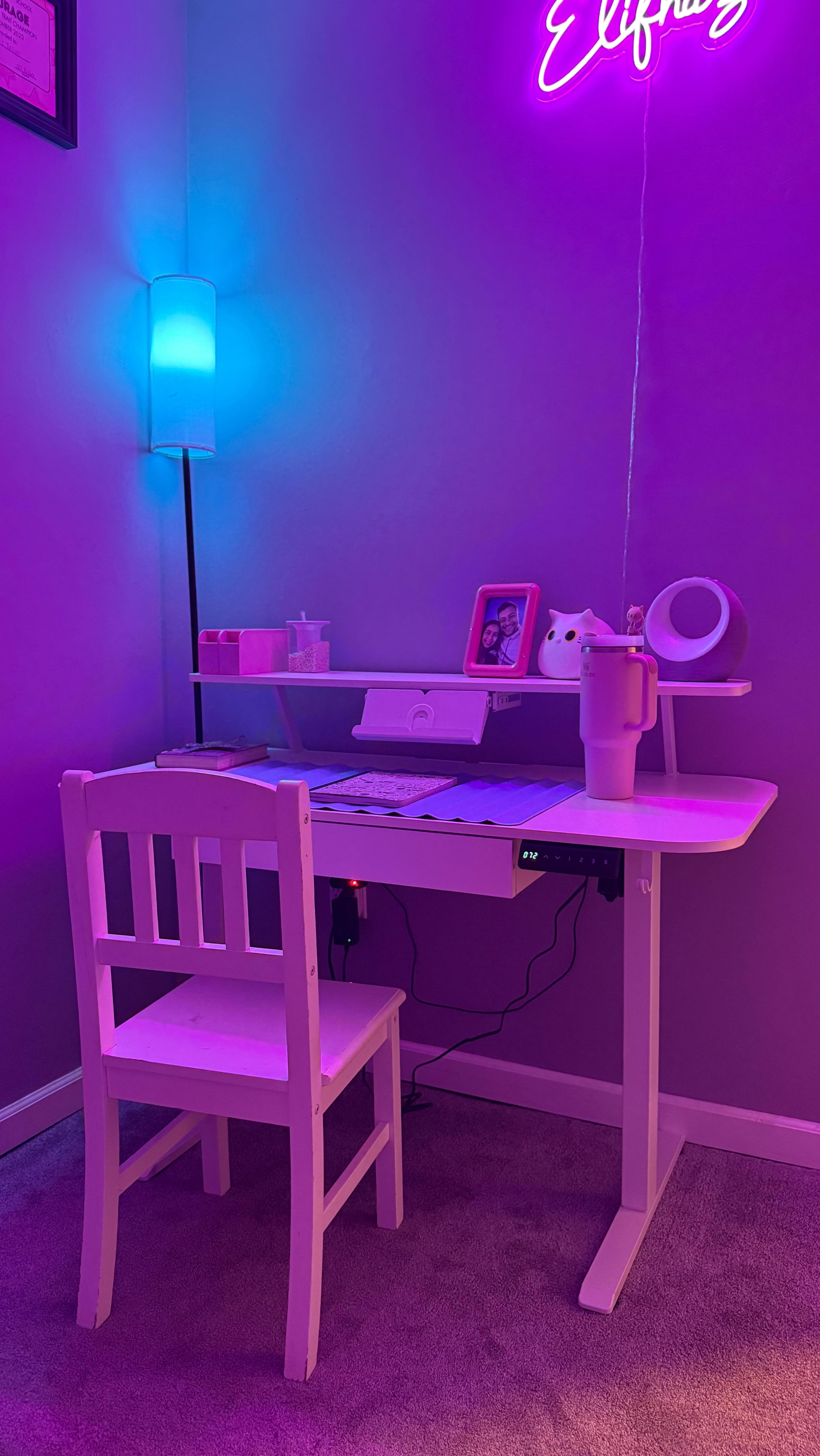 Instagram post by @sahikamm for COMHOMA. Caption reads: COMHOMA Electric Height Adjustable Desk with [...].