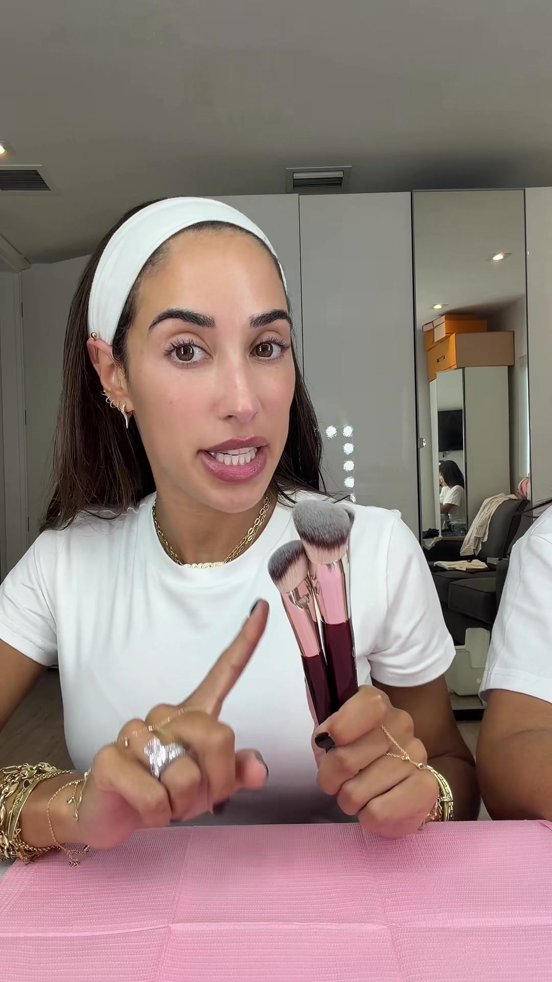 TikTok post by @lelieandivisfindss for BK Beauty. Caption reads: Wow @BK Beauty Brushes #foundationbrush [...].