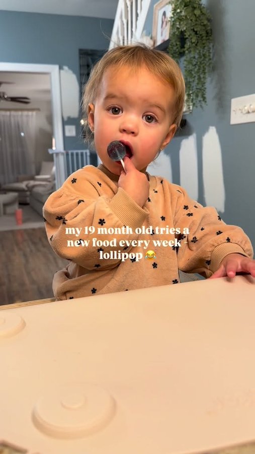 Instagram post by @livfuselli for SmartSweets. Caption reads: Ok maybe I need to start picking her new food of....