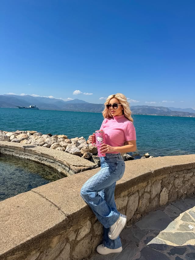 Instagram post by @elena_donta_ for SHEIN. Caption reads: [...] code9SV9Tand Download the SHEIN app to....