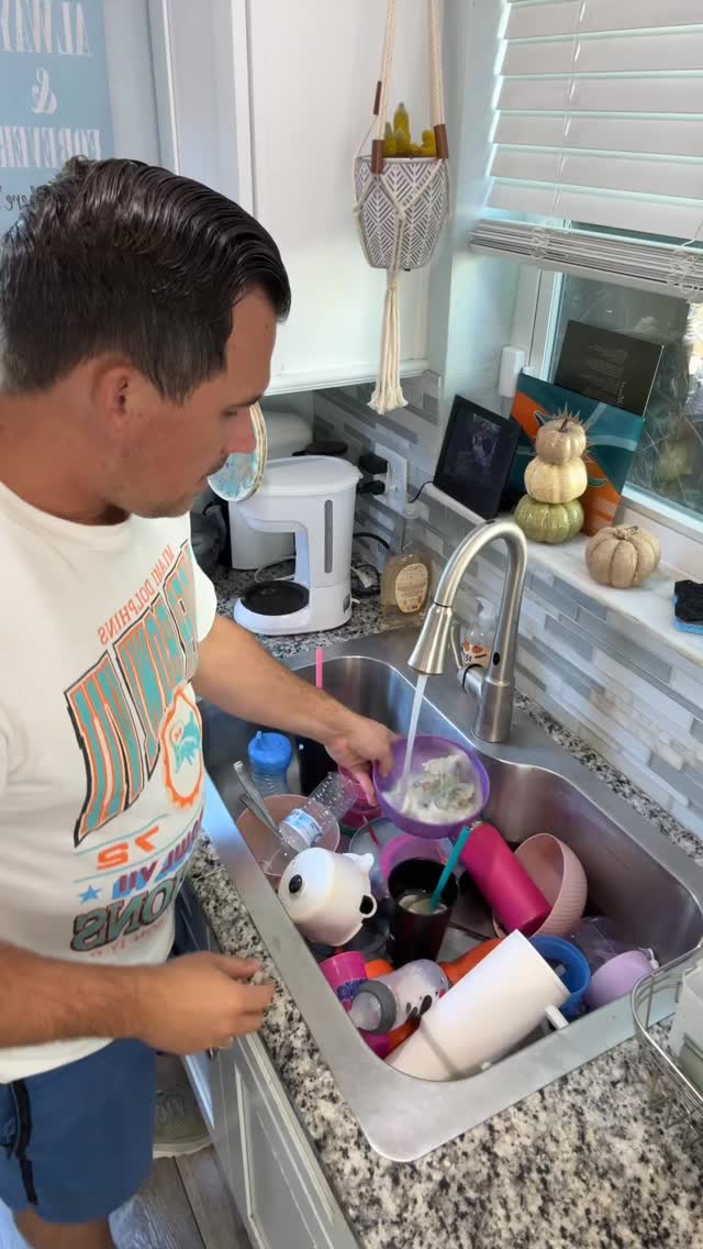 Instagram post by @joeyfoo_sahd for Thrive Market. Caption reads: Helping out the classroom with @thrivemarket....