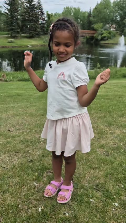 Instagram post by @mensavideo for Outschool. Caption reads: 🎶✨ Calling all Outschool families! ✨🎶
Does your....