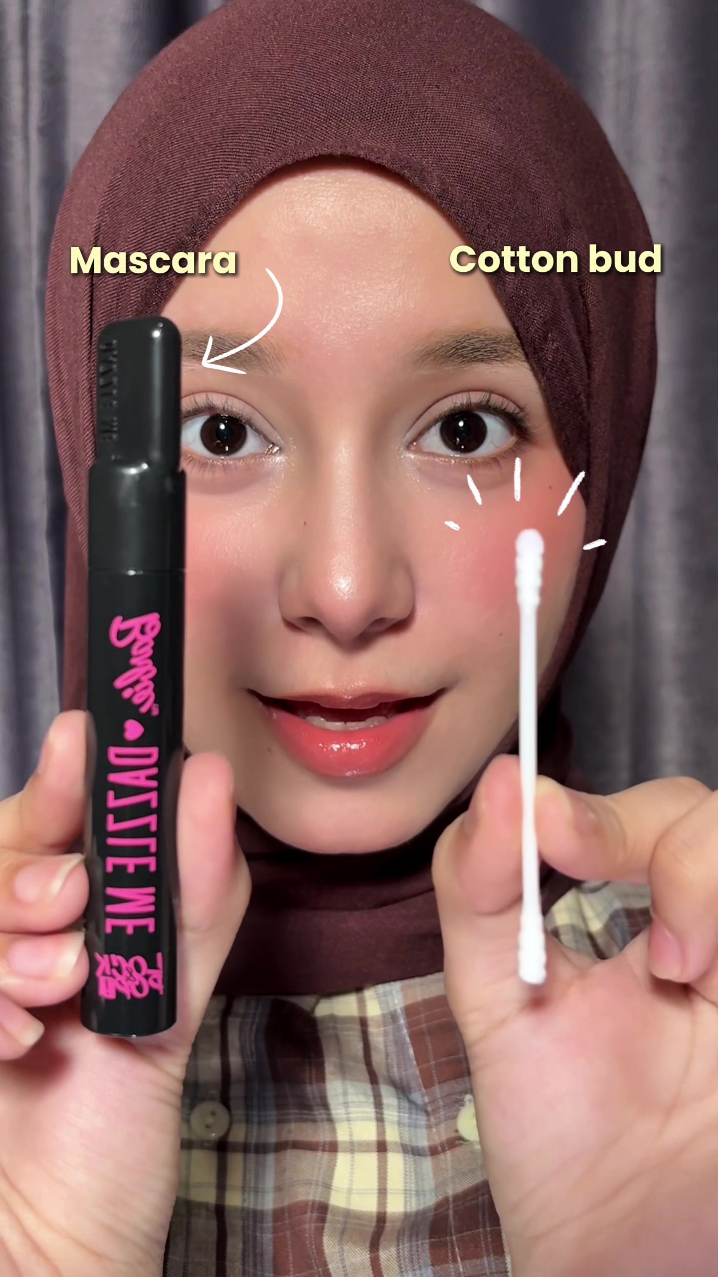 TikTok post by @bilbawazier for Dazzle Me Indonesia. Caption reads: [...] #BarbieMascara @DAZZLE ME INDONESIA.