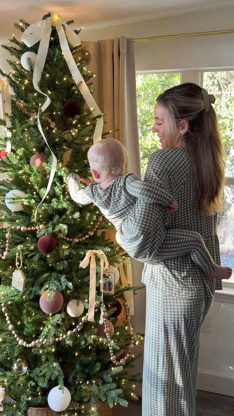 Instagram post by @tristenwcrews for Solly Baby. Caption reads: [...] in these all winter long 👯‍♀️🫶🏼....