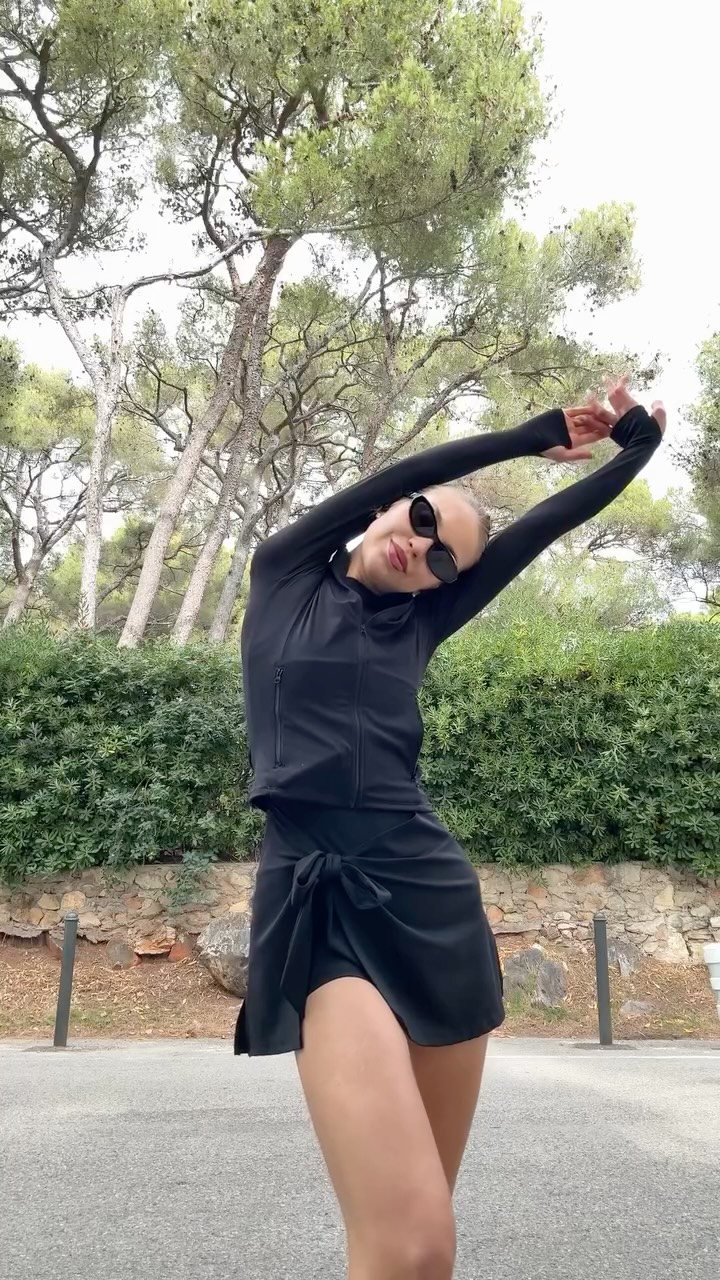 Instagram post by @lovavavilova for Bota Official. Caption reads: 🤍🏙️🌳☁️🌊 10 wonderful km of wearing....