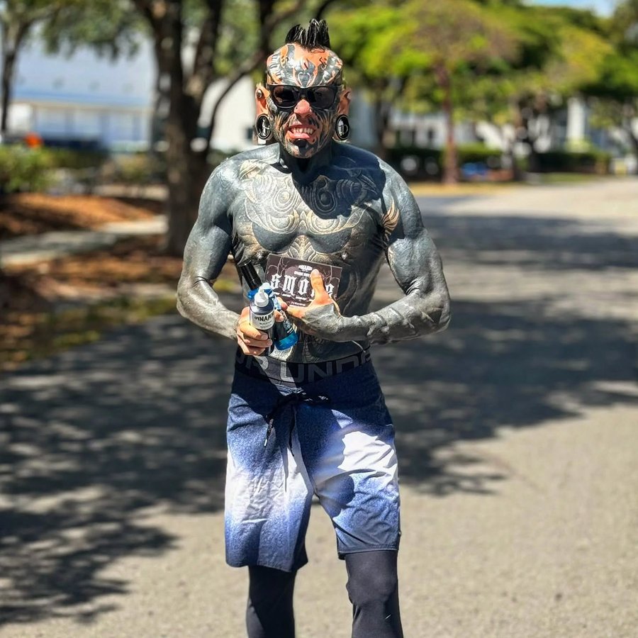 Instagram post by @emiliobodymod for Dynamic Color. Caption reads: Run away with my @dynamiccolor 
See you November....