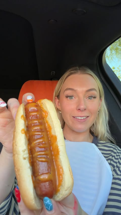 Instagram post by @serenaneel for 7-ELEVEN. Caption reads: [...] 😋🌭🍕 trying the new BiG Flavor Bar at....