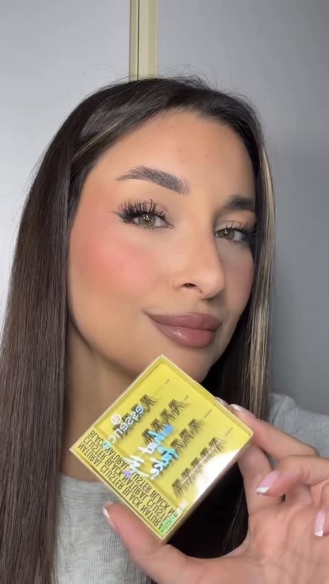 Instagram post by @deborah_talamo for essence cosmetics. Caption reads: Glow up immediato con le nuove what the fake....