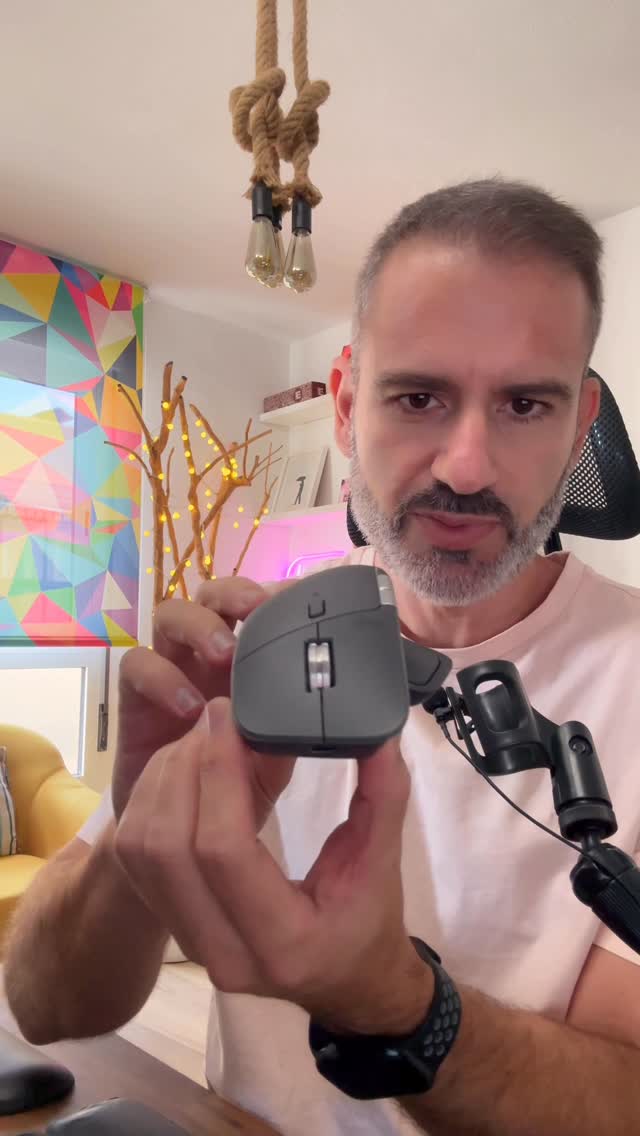 Instagram post by @marcocreativo for Logitech. Caption reads: Me ha llegado este cacharrito. LOGITECH MX MASTER....