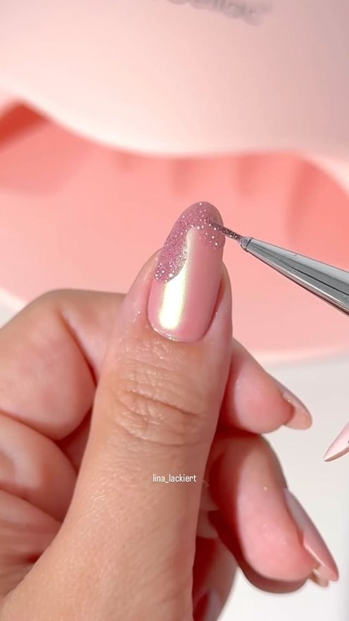 Instagram post by @lina_lackiert for Pink Gellac. Caption reads: Little sparkly design with gel polishes today.☺️....