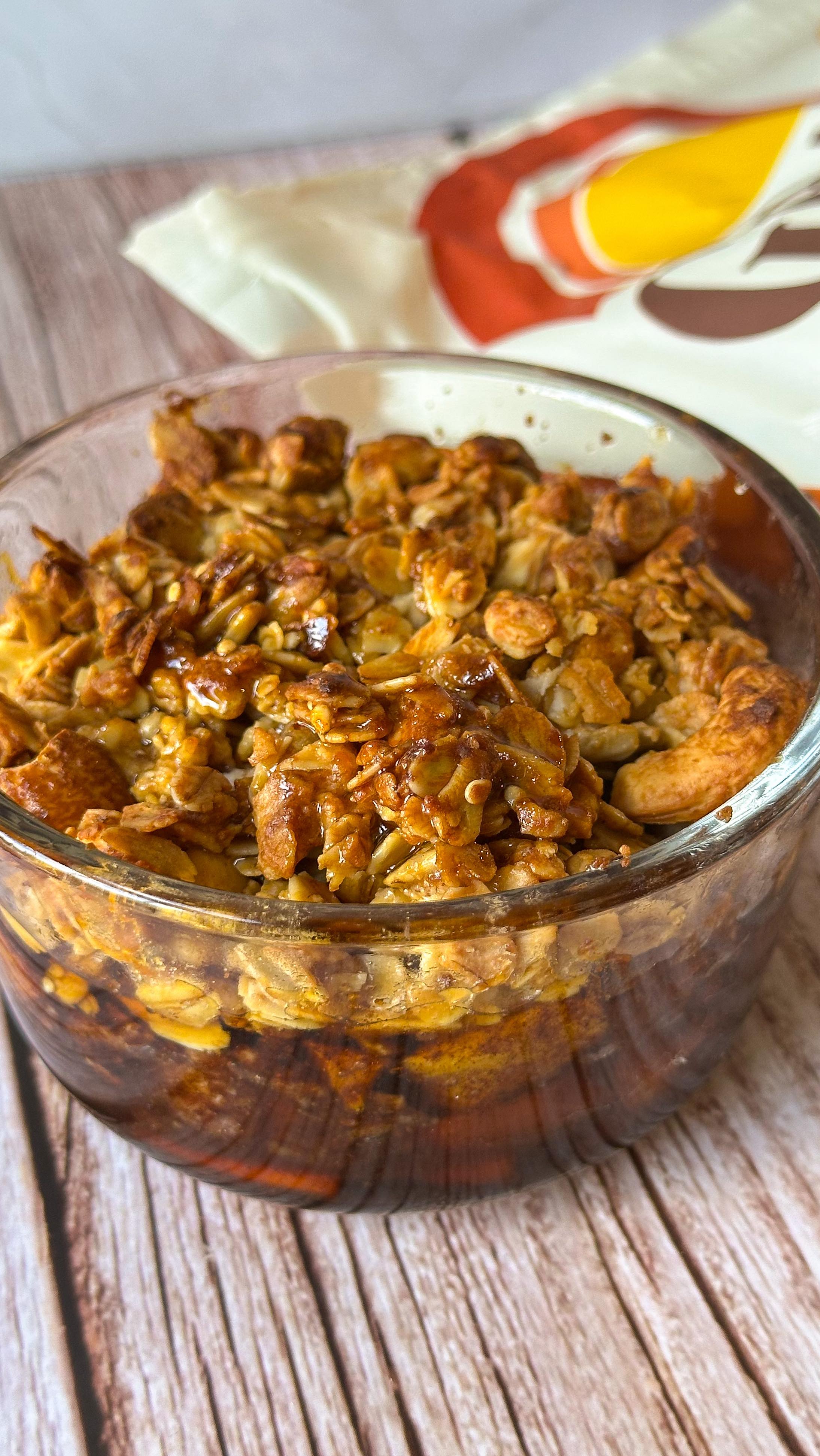 Instagram post by @feed.your.soul.sari for Grandy Organics. Caption reads: apple cinnamon crumble = cozy fall perfection.

....