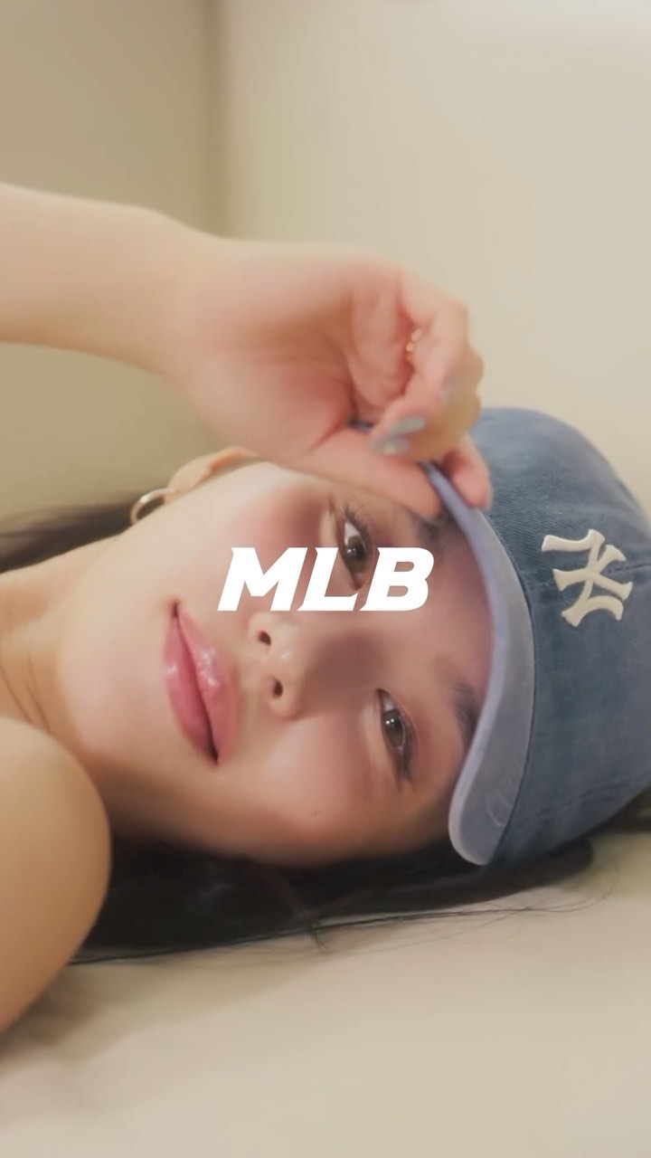 Instagram post by @___amy.h for MLB-KOREA. Caption reads: Amy’s Hyper Curves with Curve Runner 
 
#MLB커브러너.