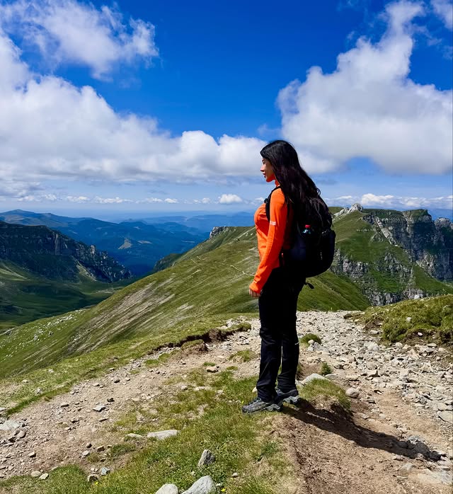 Instagram post by @mirunamilu01 for Mammut. Caption reads: O tura frumoasa pana la Vf Omu ⛰️😍 @mammut....