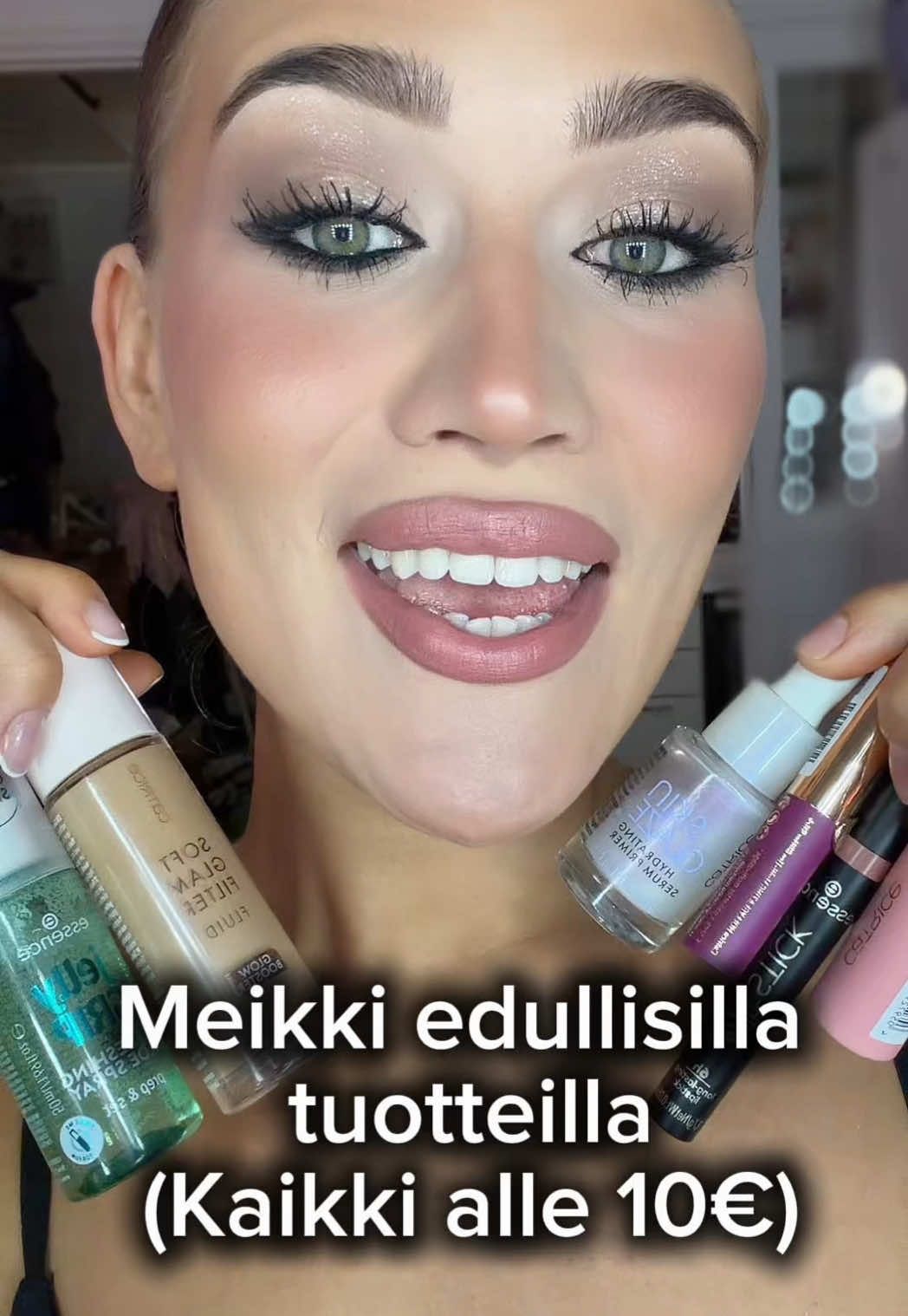 TikTok post by @aliceojala for Max Factor. Caption reads: Tehdään meikki mun lemppari tuotteilla (kaikki....