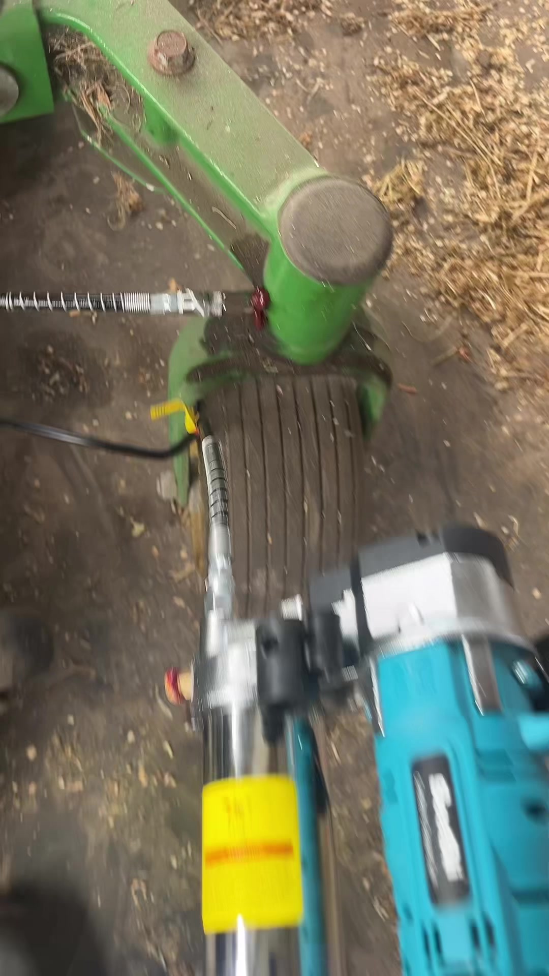 TikTok post by @leewilkinson26 for Seesii. Caption reads: Seesii Cordless Grease Gun, Innovative 2-in-1....