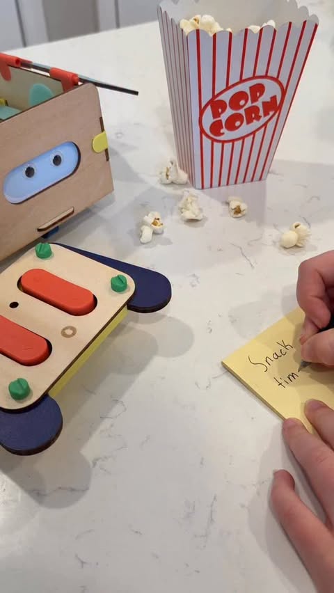 Instagram post by @honestly.lynn for KiwiCo. Caption reads: #kiwicopartner Every KiwiCo Tinker Crate ends....