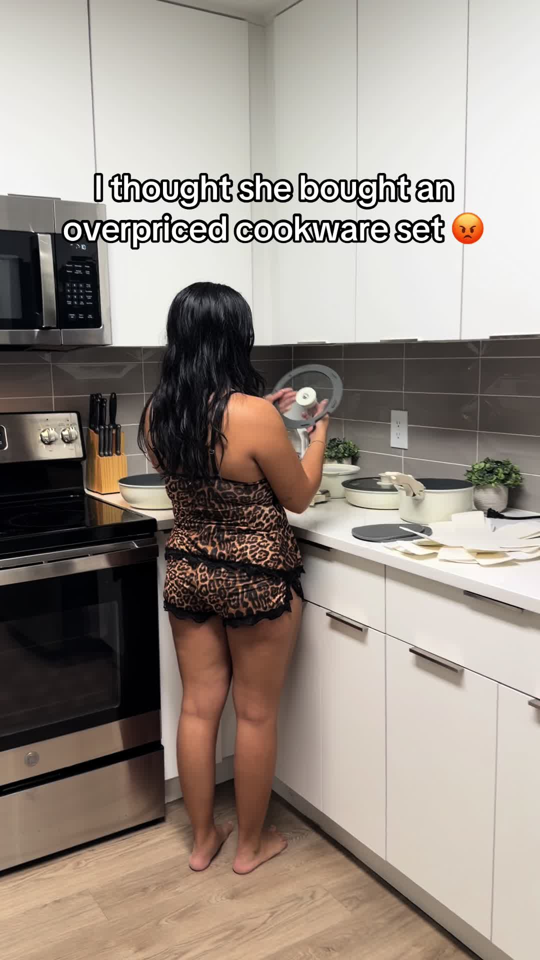 TikTok post by @x9anahi for Kikcoin. Caption reads: @Kikcoin Kitchen #newyearnewme #kikcoinkitchen....