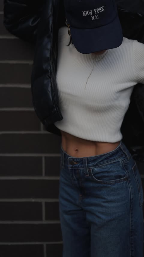 Instagram post by @cyntheaf for Levi's. Caption reads: [...] real life. Styled for the streets. 😎 @levis....