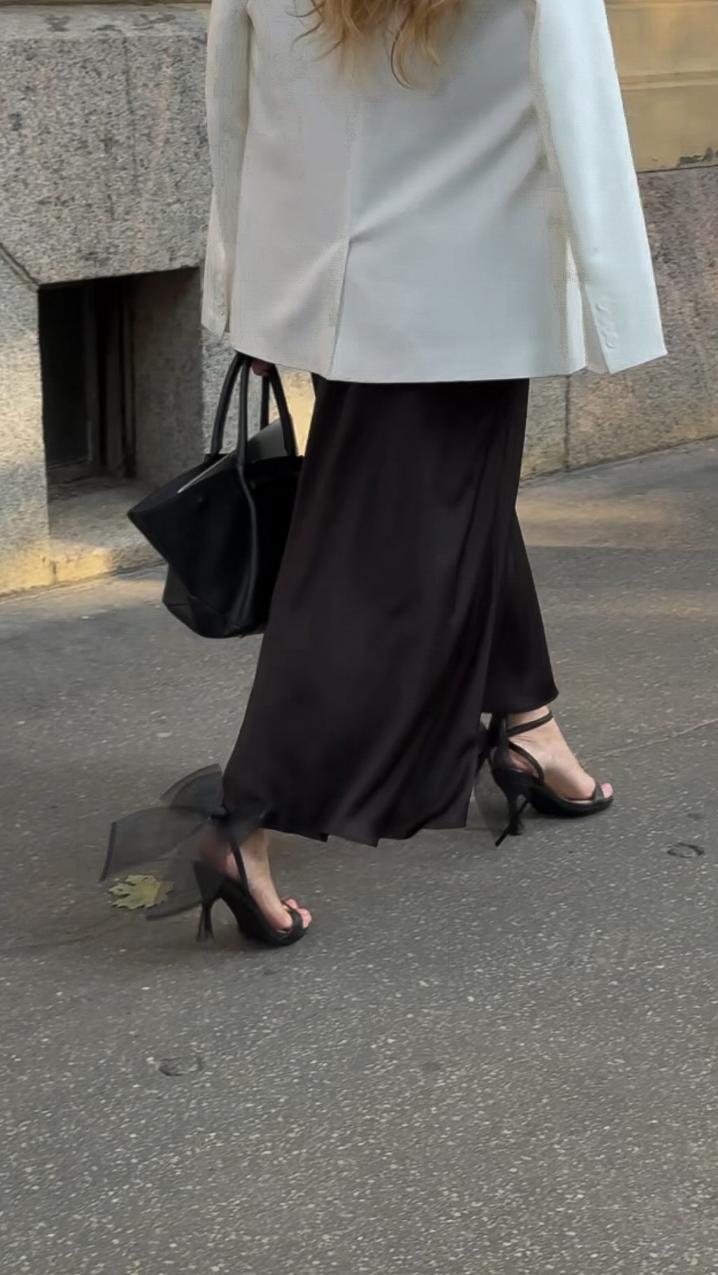 Instagram post by @aadavedenoja for Pashion Footwear. Caption reads: [...] time to change? No problem 🫶🏼✨ ad....