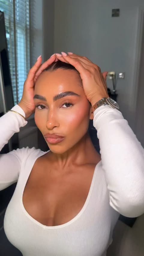 Instagram post by @anouska.makeup for Give Me Cosmetics. Caption reads: [...] so easy💁🏽‍♀️💕 @giveme.cosmetics....
