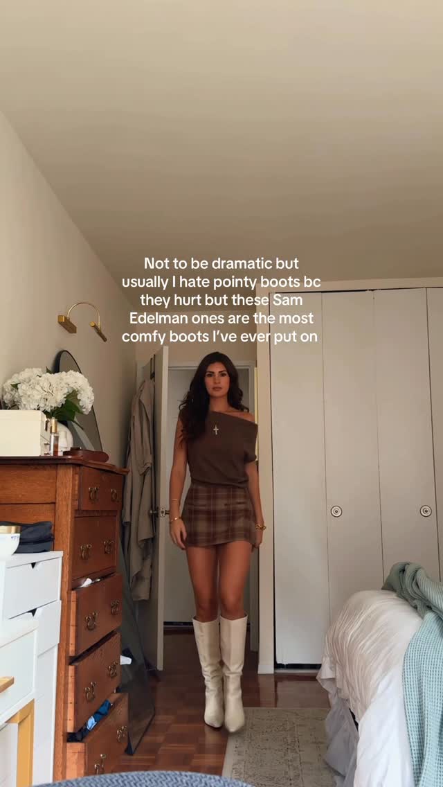 Instagram post by @taylordonoghuee for Sam Edelman. Caption reads: I love these boots so much 👢.