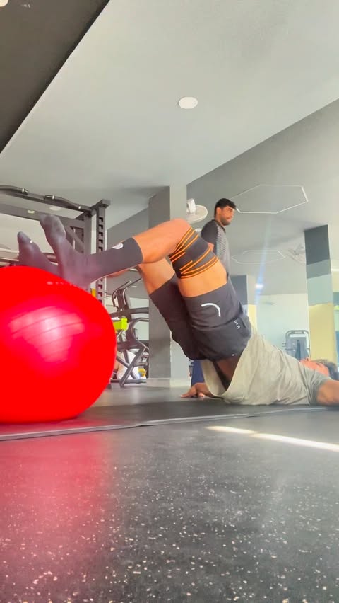 Instagram post by @jaysoncordeiro_ for Bigmuscles Nutrition. Caption reads: Strengthening exercises for hamstring injury....