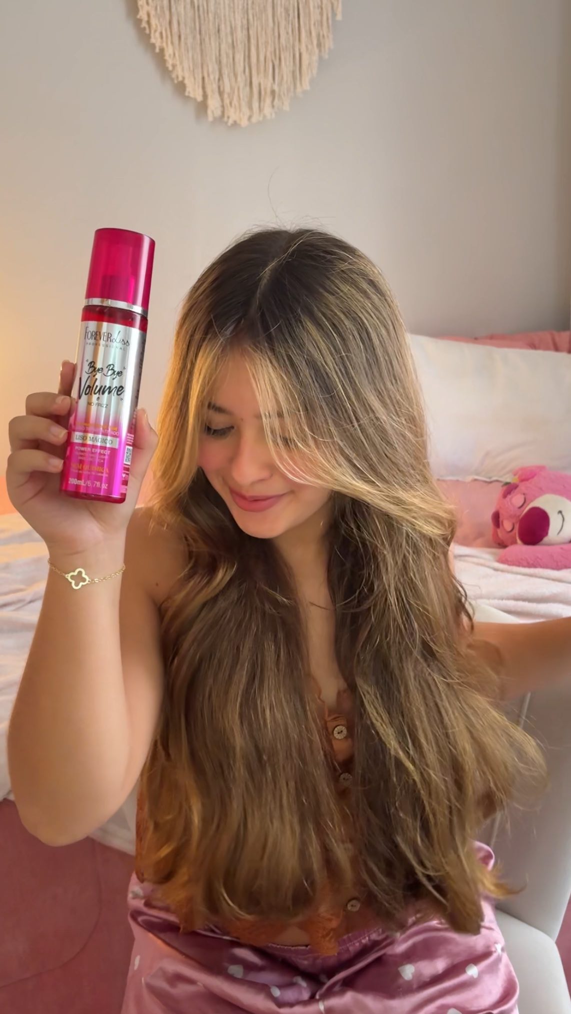 Instagram post by @giselidiasl for Forever Liss. Caption reads: Já testaram o bye bye volume da @foreverliss....
