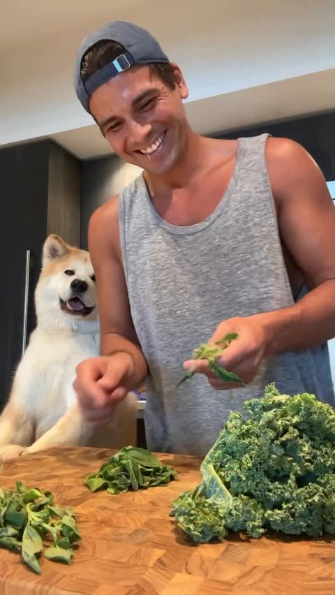 Instagram post by @bradtheboxer for Banza. Caption reads: Protein pesto pasta with @eatbanza Ingredients -....