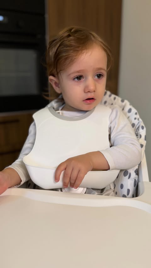 Instagram post by @amaris_prendi for Twistshake. Caption reads: Comfy, cute & mess-free!

We love our....