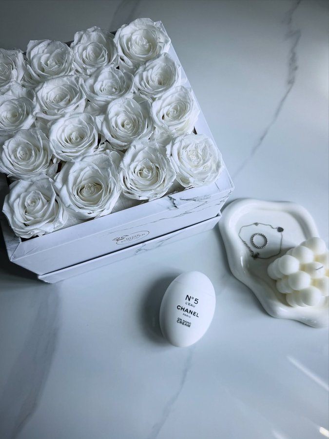 Instagram post by @khrystynapolek for Rose Forever. Caption reads: [...] roses in stylish packaging🌫️🤍🌹....