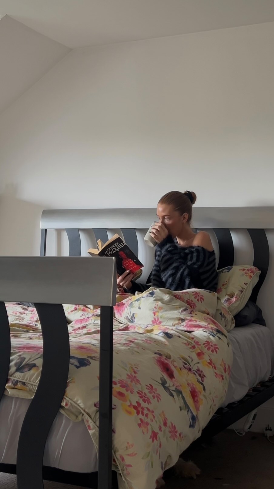 Instagram post by @elllgibson for Moodi Blends. Caption reads: [...] with my daily sweet treat 😈

the....