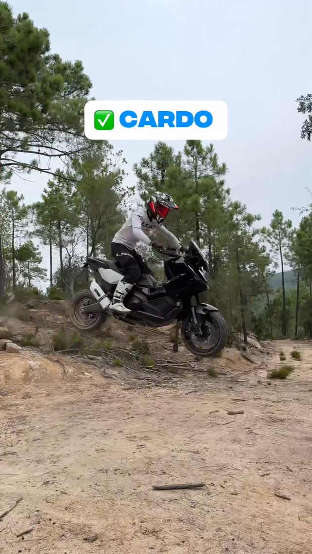 Instagram post by @kmirabet38 for Cardo Systems. Caption reads: ❌ CARDO vs ✅ CARDO

#cardosystems #cardofam 

🏍️....