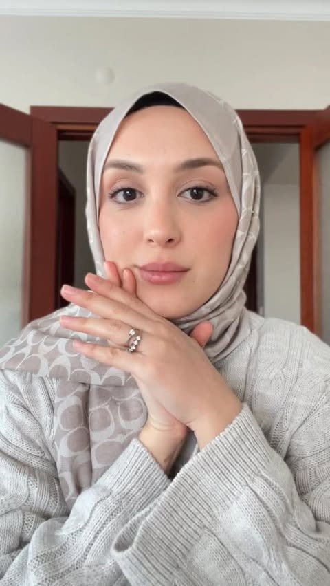 Instagram post by @mervecinarmakeup for Too Faced. Caption reads: Sephora indiriminden alabileceğiniz favori 5 ürün....