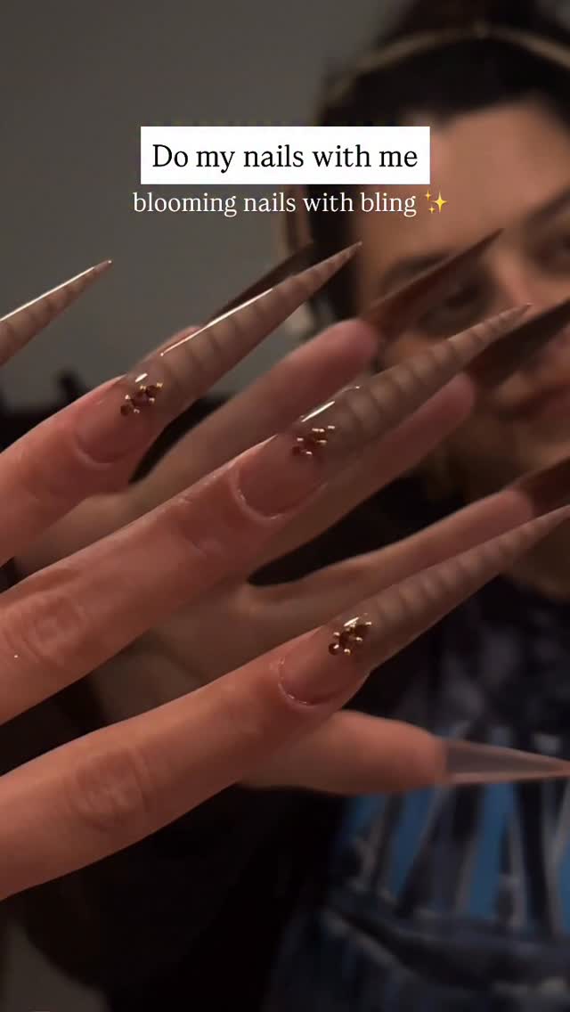 Instagram post by @noodle_yess for VBeautyPure. Caption reads: 🍂🐛 with ✨ — vibe or nah? 🤭
-
everything by....