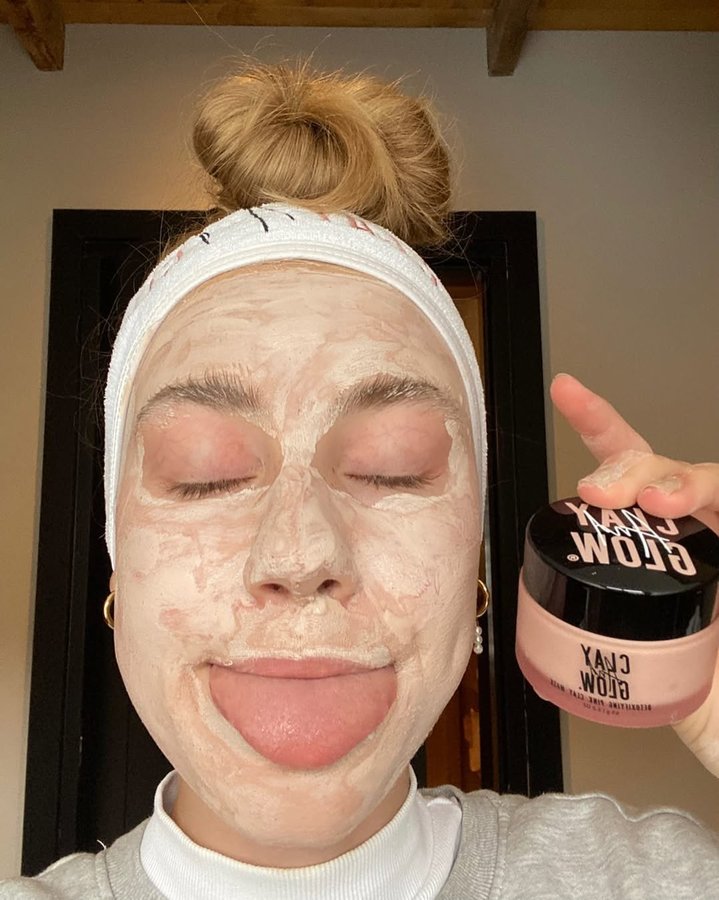 Instagram post by @merelsophiajansen for Clay And Glow. Caption reads: [...] with my new favvv maskerrrr aa!!!....